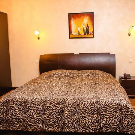Totem Hotel Chimkent Extérieur photo